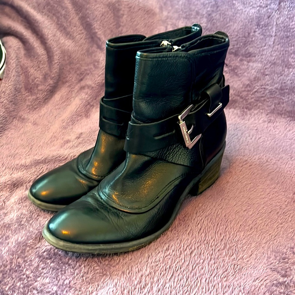 Beautiful Donald J Pilner black, all leather ankle boots
